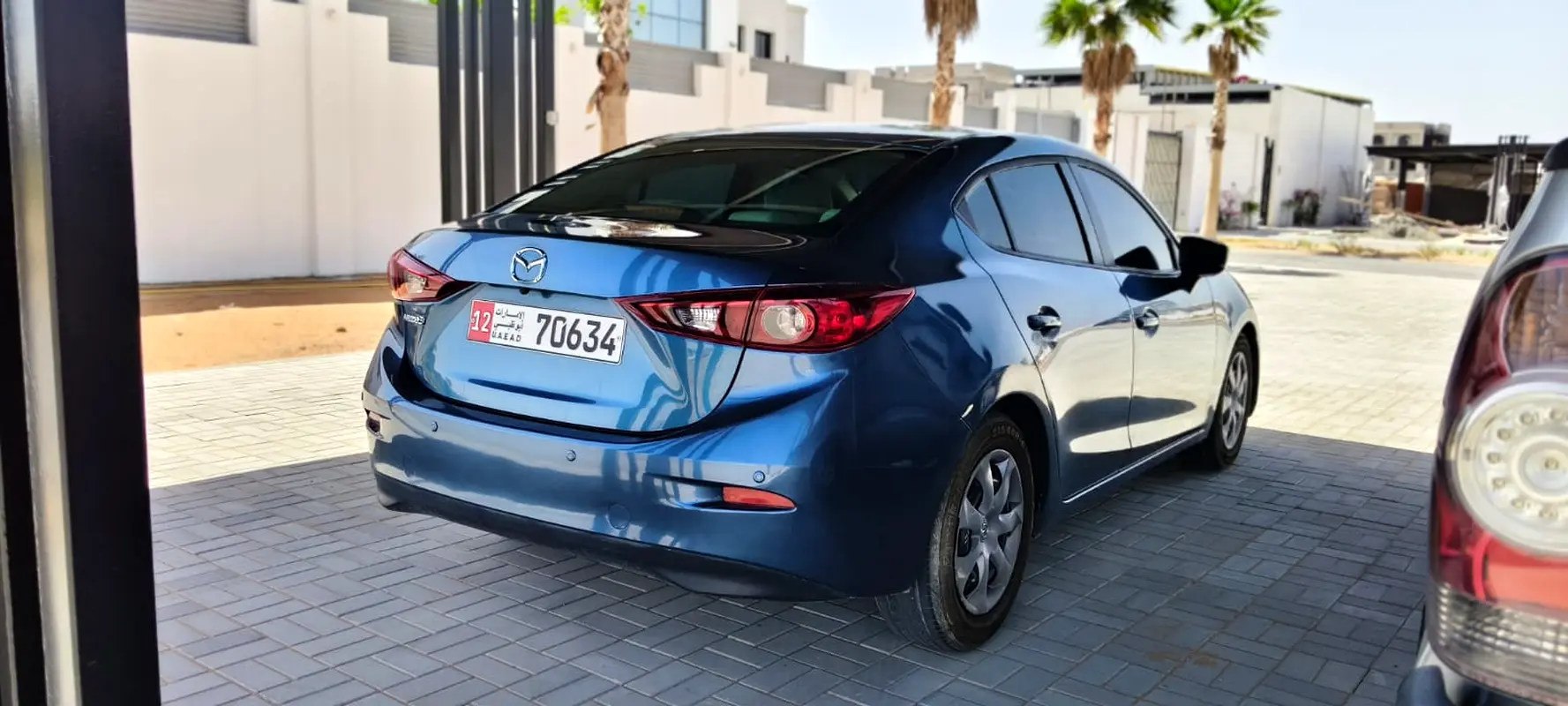 Mazda 3 2019 — photo 1 of 5