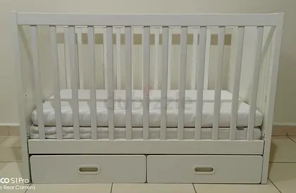 White Wooden Baby Crib (Including mattress + mattress cover) Storage Drawers - Excellent Condition