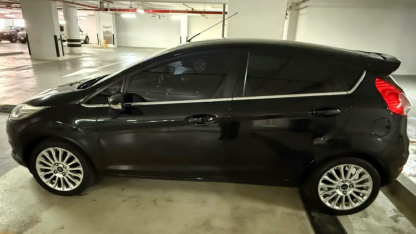 Ford Fiesta 2016 — photo 1 of 7