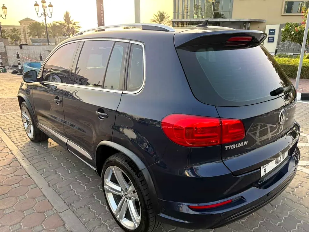 Volkswagen Touran 2013 — photo 1 of 20