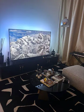 Philips 8800 series 75 with Ambilight / Built-in LED Lighting – Excellent Condition