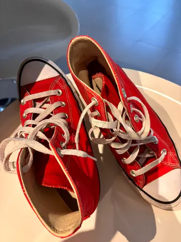 Converse Red canvas low-top sneakers, gently used size 37.5