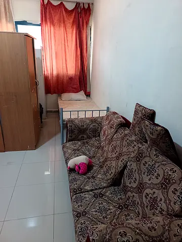 bed space available for excutive bachelor