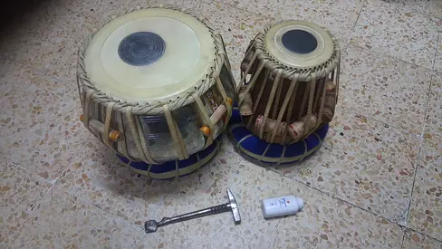 Pair of Tabla Drums with Bayan and Dayan – Good Condition