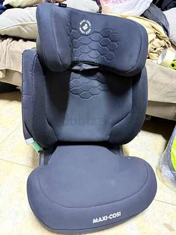 Maxi-Cosi Child Booster/Car Seat (Black) - Good Condition x 2 piece