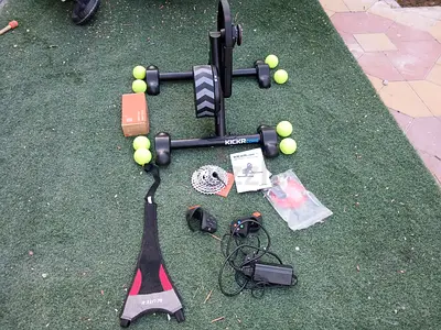 New Wahoo Fitness KICKR CORE 2 ZWIFT COGShifter Orange 3rd generation With Casete TennisBallSuspen