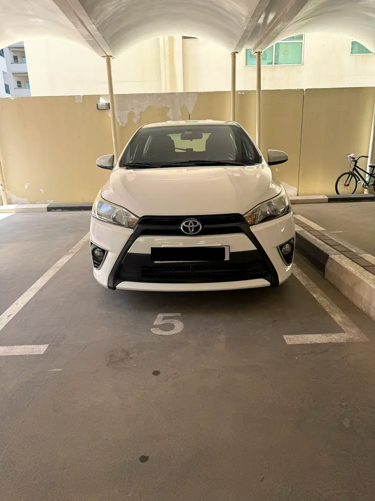 Toyota Yaris 2015 — photo 1 of 6