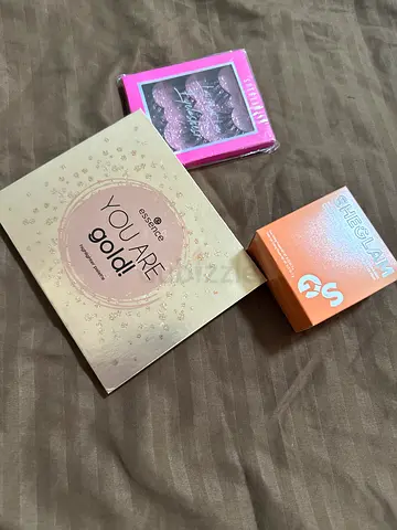 Sheglam Powder and Eyelashes with Essence Highlighter Palette