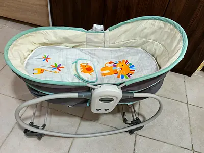 Baby bassinet / rocking bed