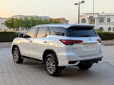 2025 Toyota FORTUNER 照片 16