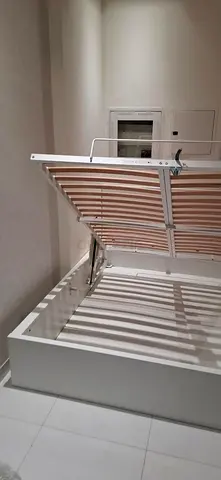 Queen size hydraulic storage bed with mattress