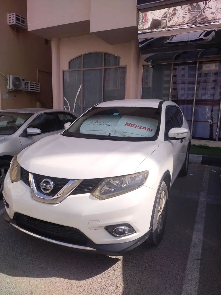 Nissan X-Trail 2015 — photo 1 of 5