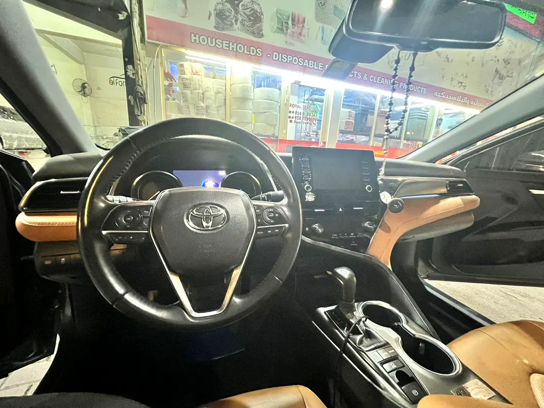 Toyota Camry 2024 — photo 1 of 4