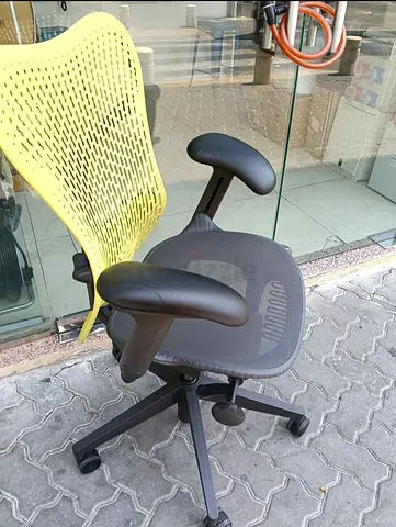 For selling Herman Miller mirra 2 chair.good condition only little use