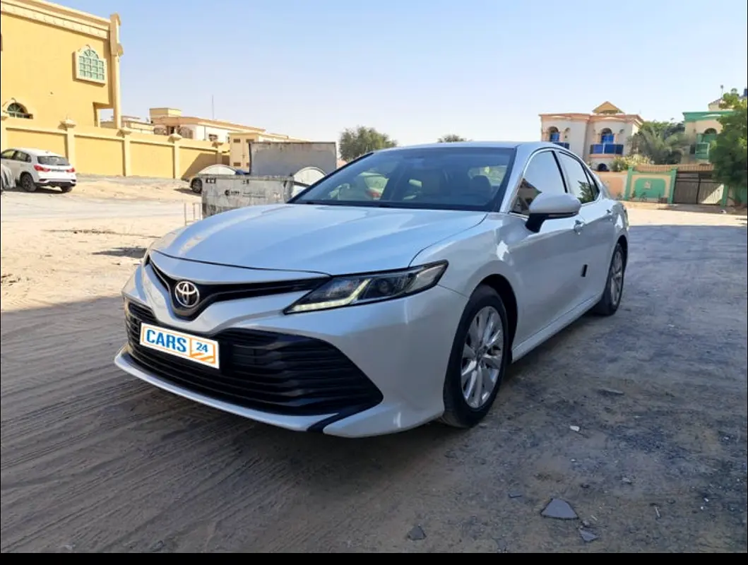Toyota Camry 2019 — photo 1 of 13