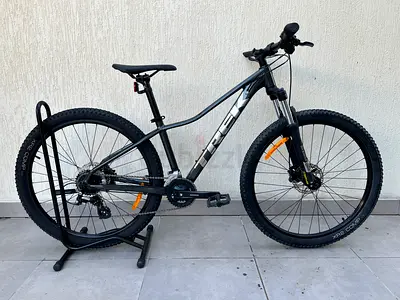 Trek Marlin 5 Mountain Bike 27.5 – Size Medium