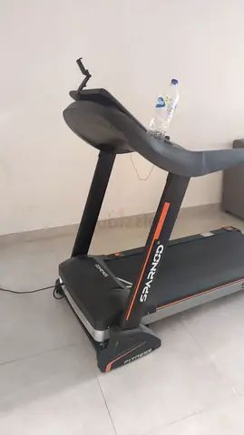 Sparnod Fitness STH-5700 Series 3-Hp Continuous (6-Hp Peak) DC Motorized Automatic Walking and Runni