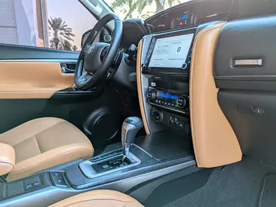 2025 Toyota FORTUNER 照片 12