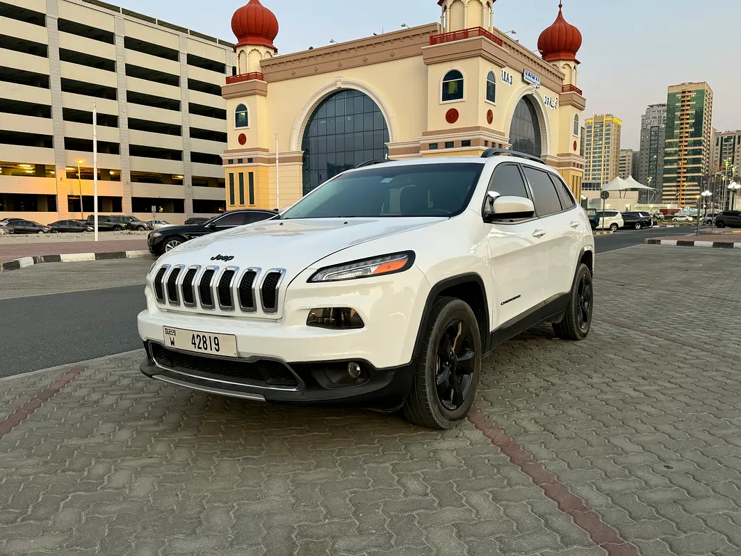 Jeep Cherokee 2018 — photo 1 of 12