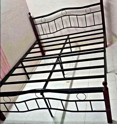 Used Queen Bed Size 150*190Cm Wooden Steel