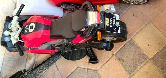 Kids electric ride-on motorcycle set - used