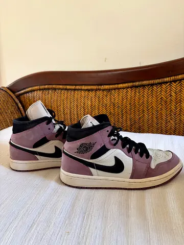 Air Jordan 1 women’s Berry Pink