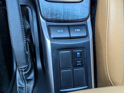 2025 Toyota FORTUNER 照片 6