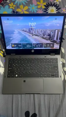 Laptop 2 in 1. 13.3” Touch Display. Intel i7, 8gb Ram, 512gb SSD
