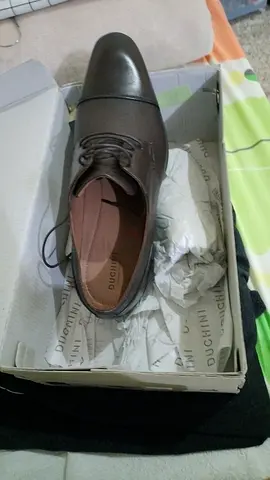 Almost-new mens brown leather dress shoes (size unknown) in box