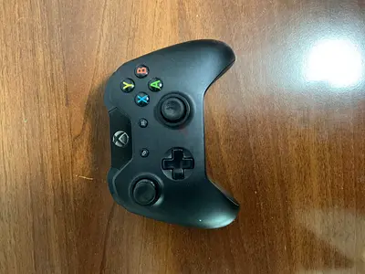 Black Microsoft Xbox Wireless Controller (used)