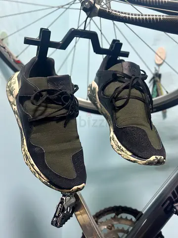 Adidas Yohji Yamamoto, Y3 boost leather and soft materials, all day wear,,, size 44. 45 ,,, military
