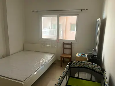 Fully furnished privat Room available with separatewashroom. Looking for couples or working ladies.