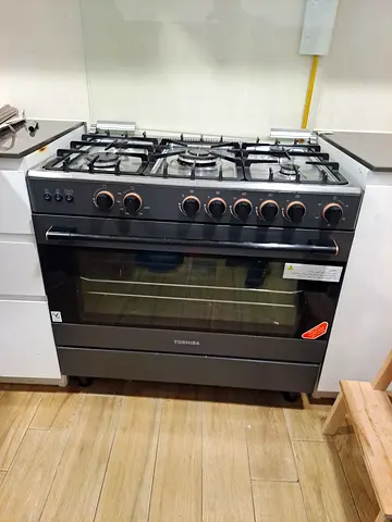 Used freestanding gas range with oven - good working condition