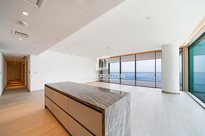Beachfront Living | Sea View | Vacant Now