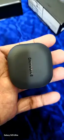 Samsung Galaxy Buds (Original Case) - Good Condition