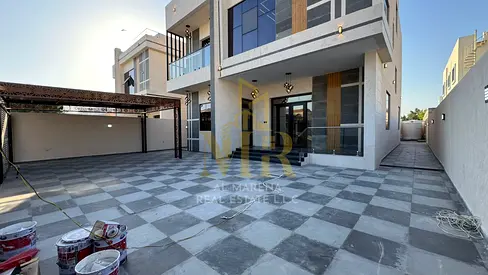 On Sheikh Ammar Street - Own a 5-bedroom villa with an external annex - Includes water, electricity, and air conditioning.