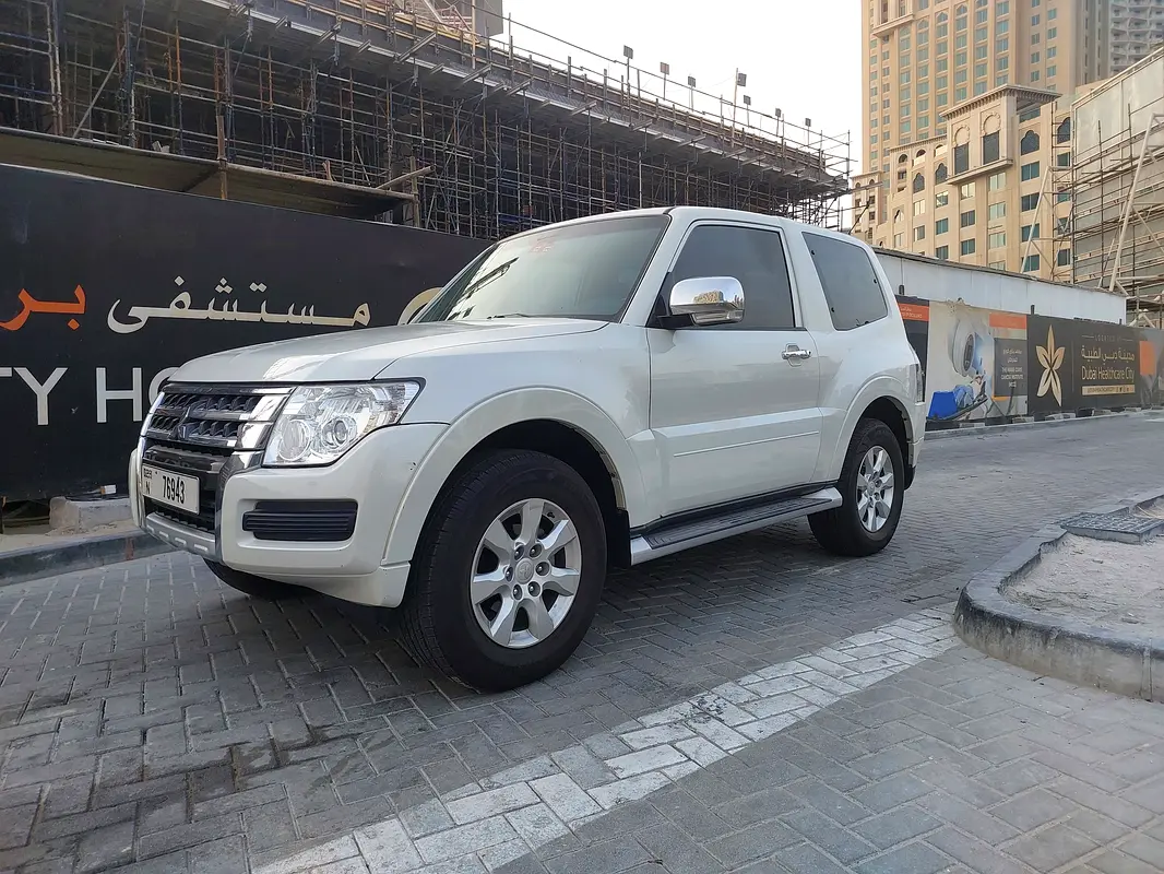 Mitsubishi Pajero 2017 — photo 1 of 17