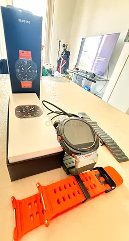 Samsung Galaxy Watch5 Pro with extra straps (orange silicone + metal link) - Excellent Condition