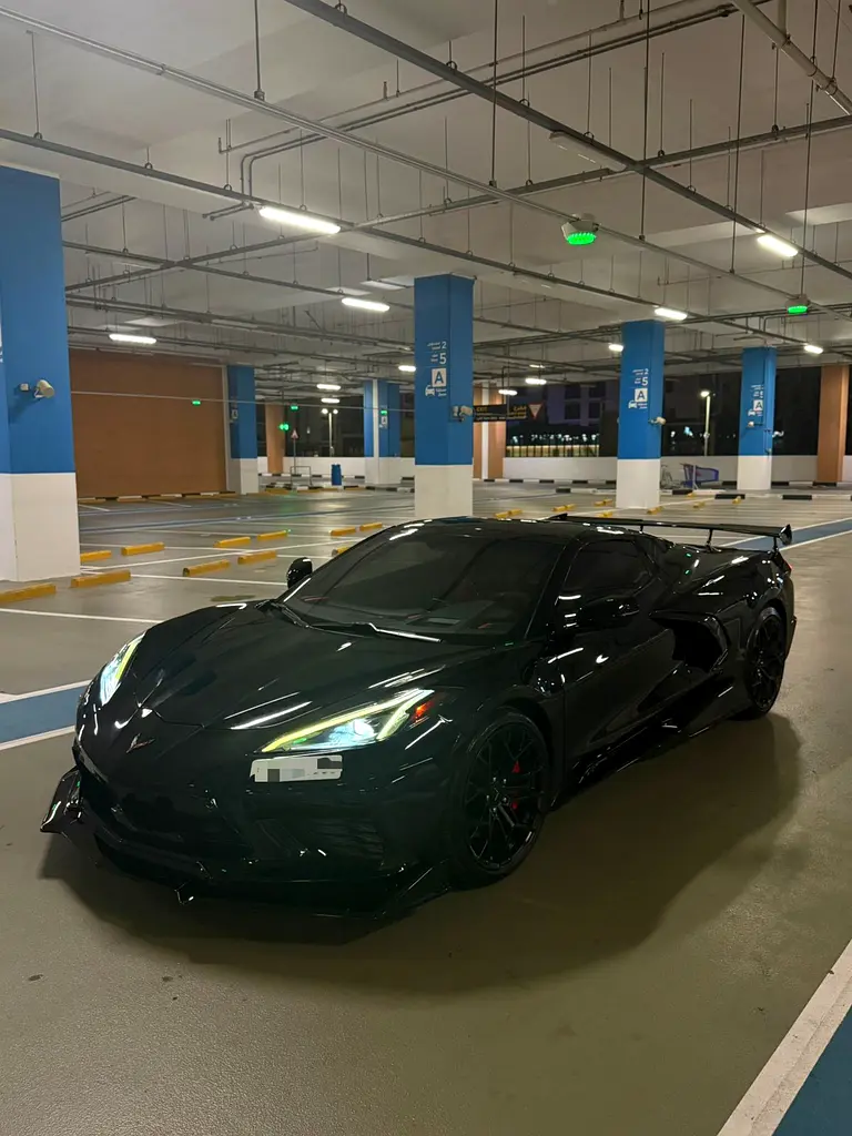 Chevrolet Corvette 2023 — photo 1 of 17