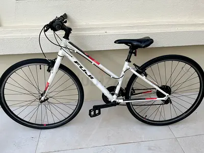 Fuji hybrid/commuter bike - medium frame, good condition