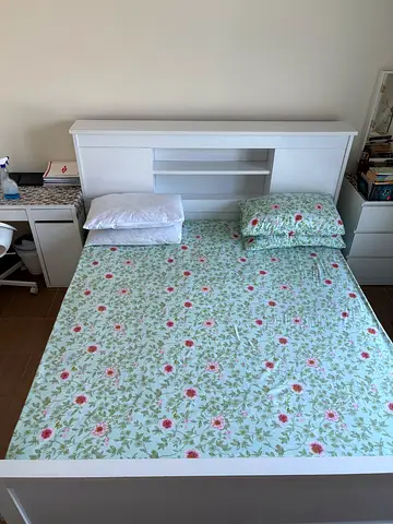 King Size Bed (180x200cm) with Mattress for Sale!