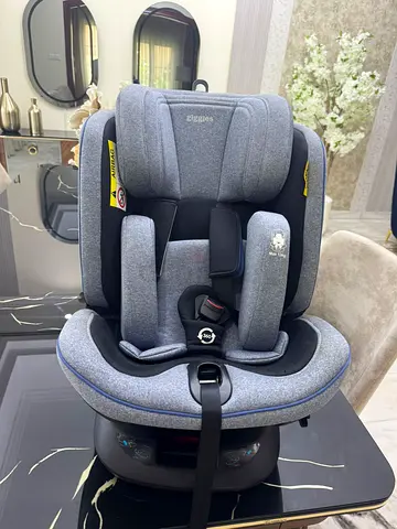 } Selling a Giggles 360° ISOFIX baby car seat in excellent condition 🤍 Features include 360° rotati