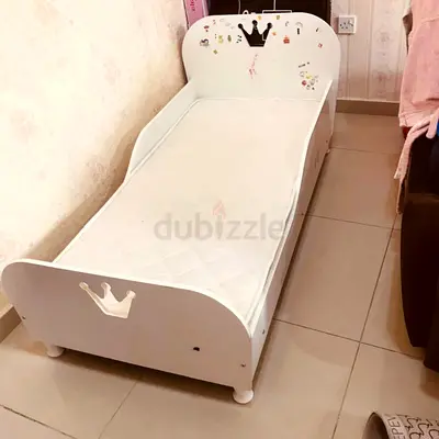 Little queen bed with mattresses