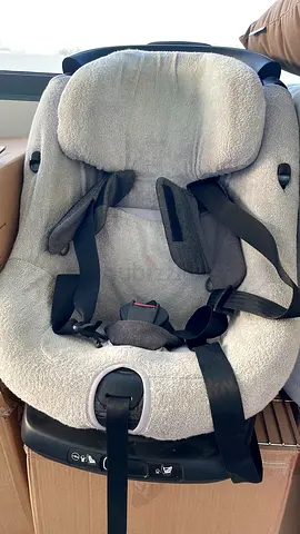 Maxi Cosi Infant car seat with Isofix with cozy removable cover - good used condition
