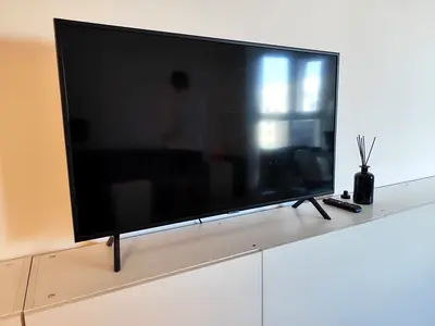 Samsung 43” Smart TV – 7 Series – Excellent Condition - Dubai Hills