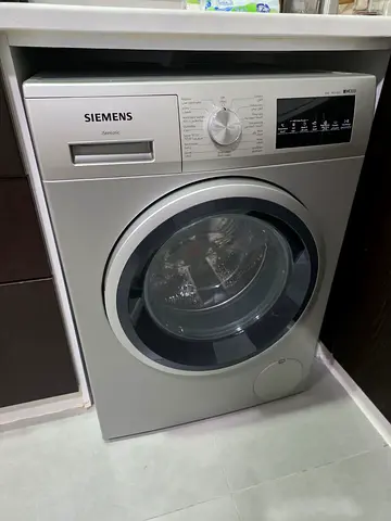 Siemens IQ300 washing machine 9kg wash latest and good condition same like new condition