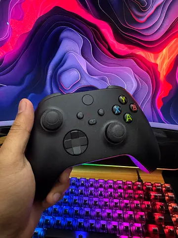 Used Xbox Wireless Controller - Black (Good Condition) - With Xbox Battery