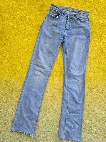 Light wash womens straight jeans, size approx. M