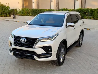 2025 Toyota FORTUNER 照片 2