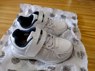 Brand new children sport shoes - EU 26